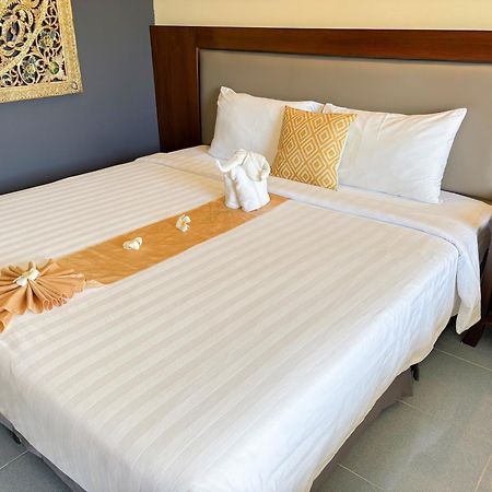 Blue Beach Grand Resort And Spa In Chalong Phuket By Dayuu Ban Saiyuan Eksteriør billede