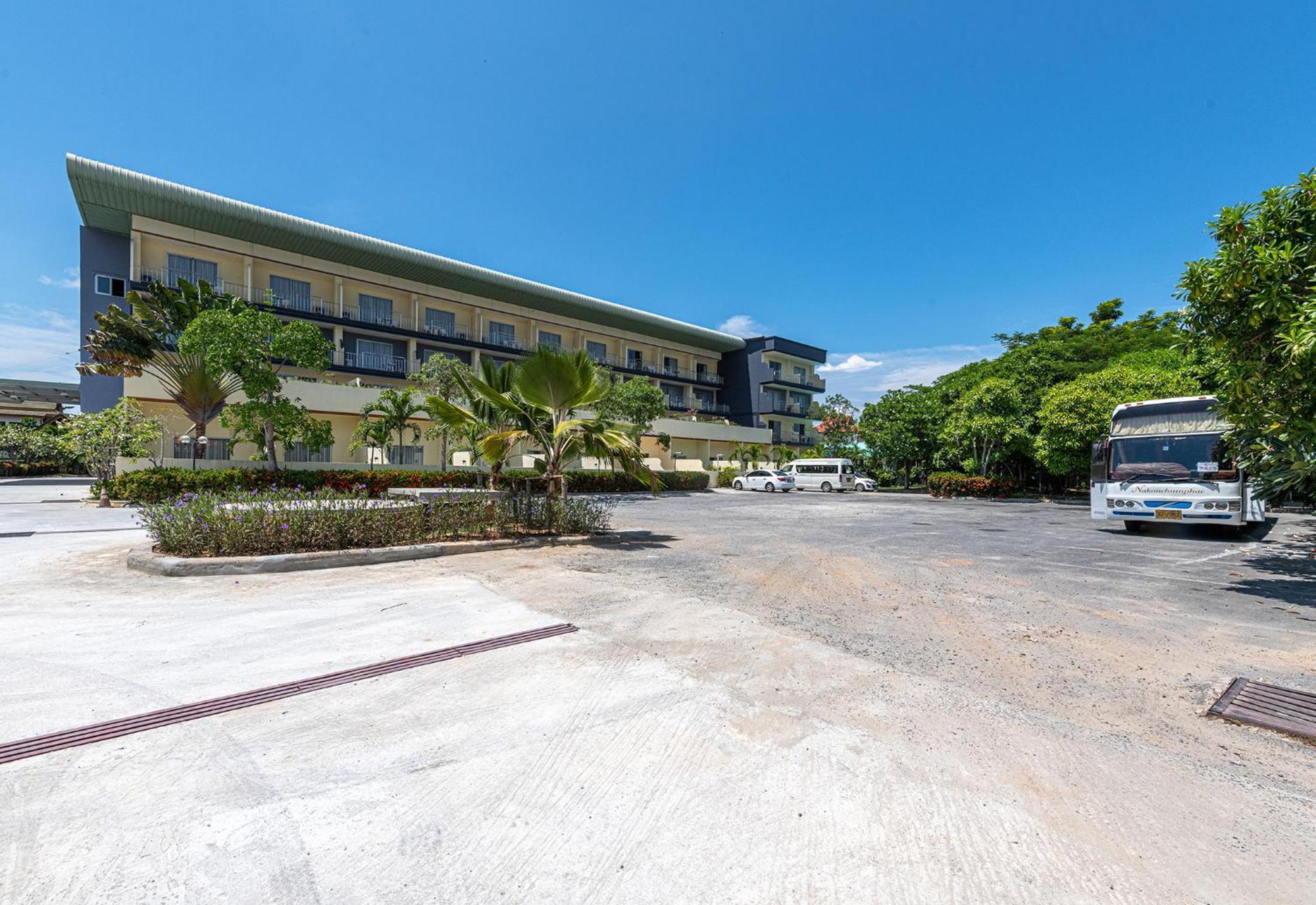 Blue Beach Grand Resort And Spa In Chalong Phuket By Dayuu Ban Saiyuan Eksteriør billede