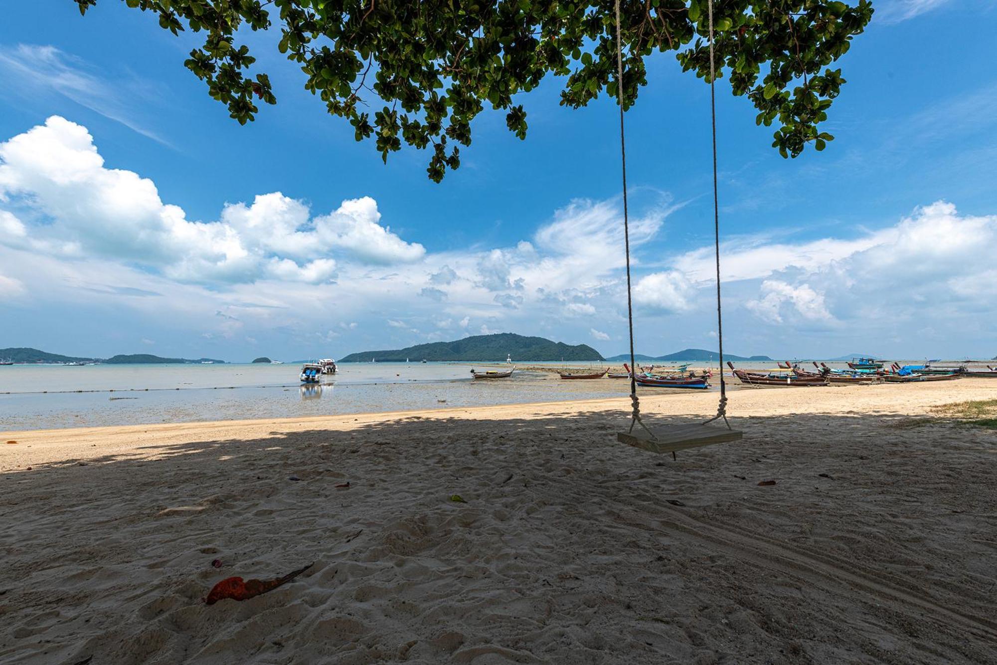 Blue Beach Grand Resort And Spa In Chalong Phuket By Dayuu Ban Saiyuan Eksteriør billede