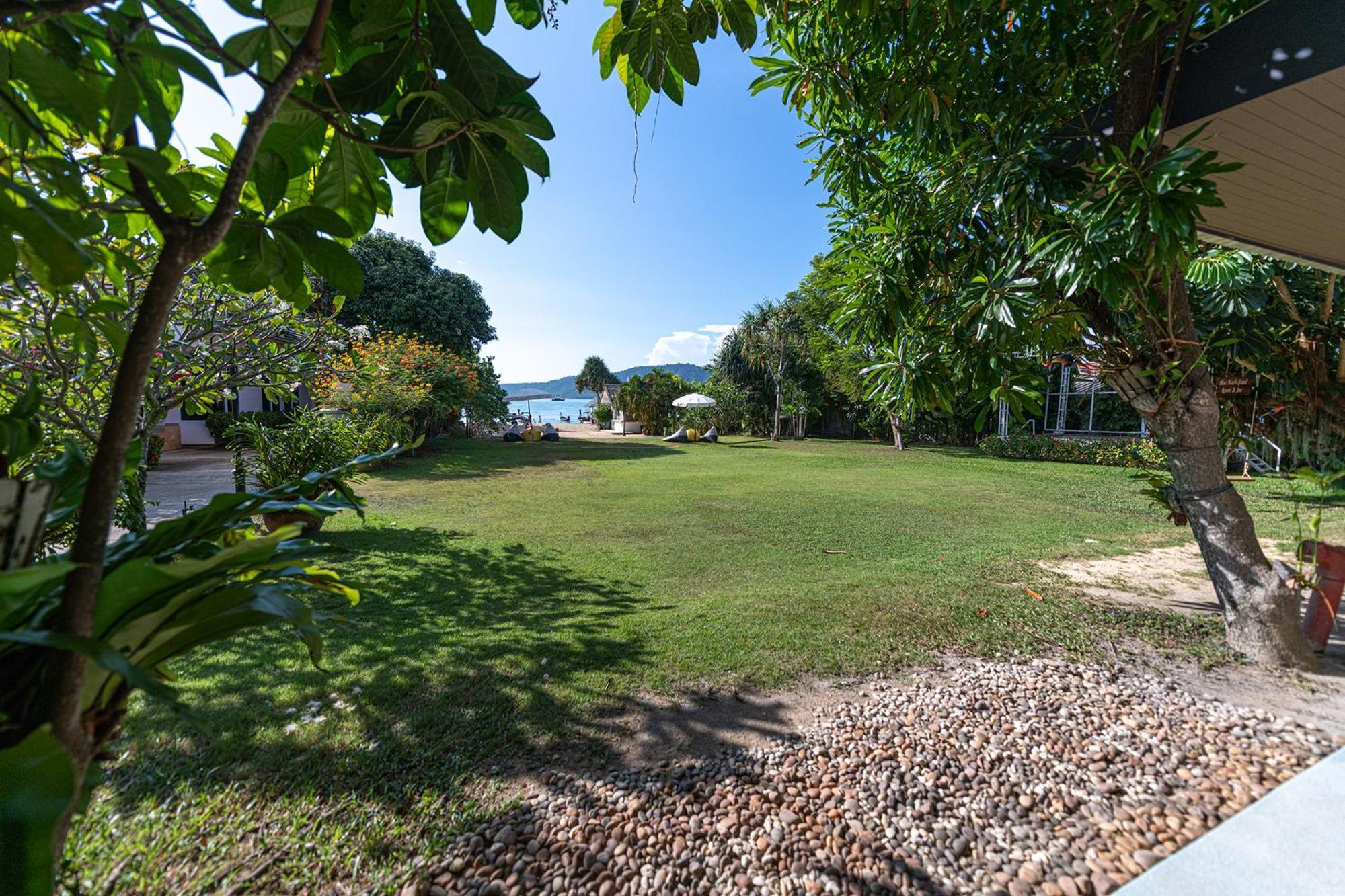 Blue Beach Grand Resort And Spa In Chalong Phuket By Dayuu Ban Saiyuan Eksteriør billede