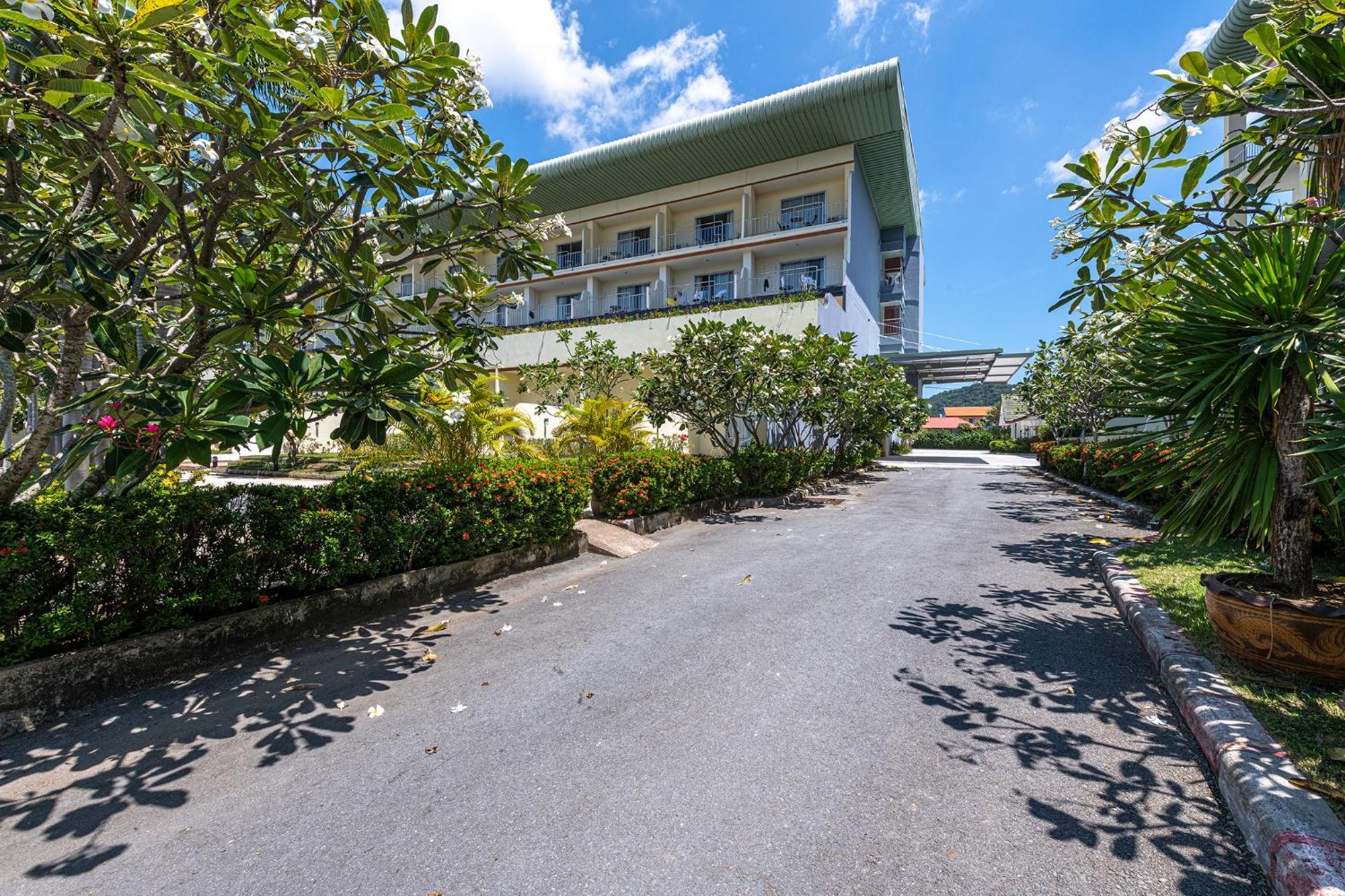 Blue Beach Grand Resort And Spa In Chalong Phuket By Dayuu Ban Saiyuan Eksteriør billede