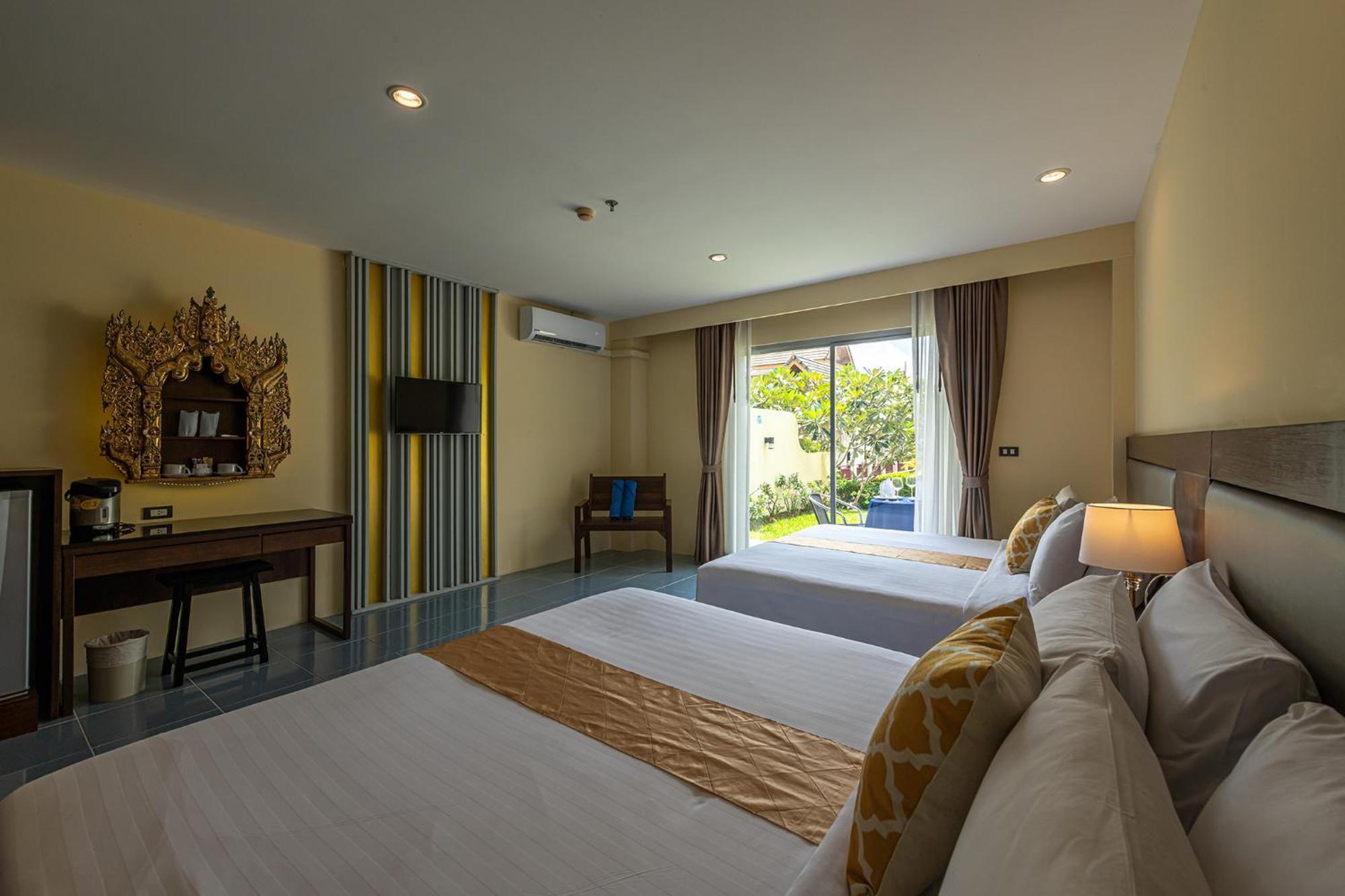 Blue Beach Grand Resort And Spa In Chalong Phuket By Dayuu Ban Saiyuan Eksteriør billede