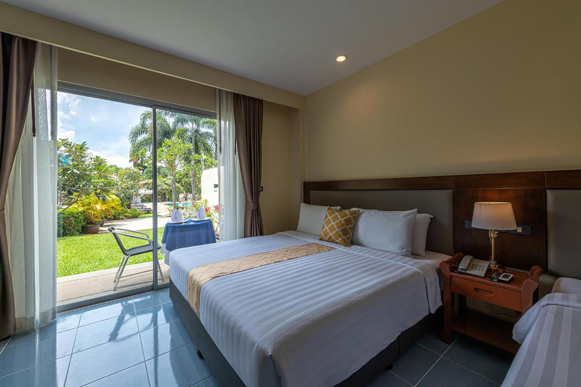 Blue Beach Grand Resort And Spa In Chalong Phuket By Dayuu Ban Saiyuan Eksteriør billede