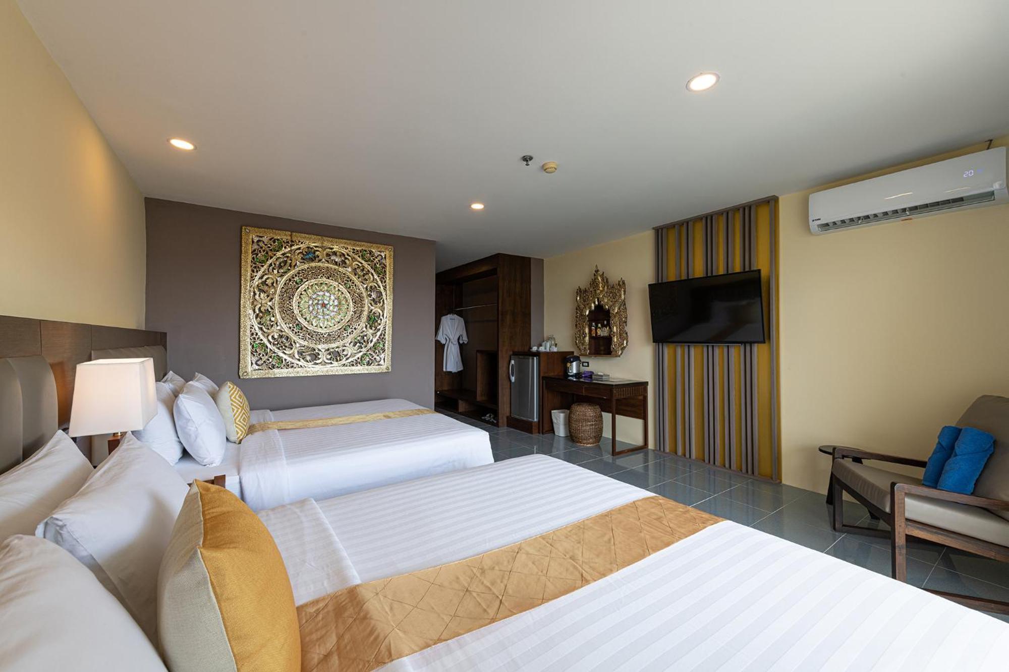 Blue Beach Grand Resort And Spa In Chalong Phuket By Dayuu Ban Saiyuan Eksteriør billede