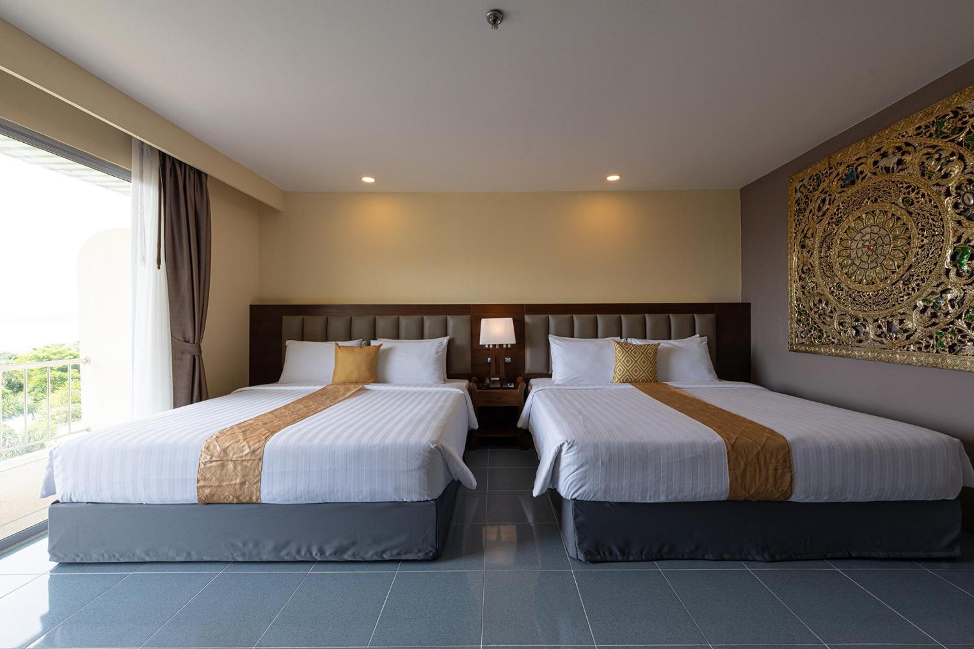 Blue Beach Grand Resort And Spa In Chalong Phuket By Dayuu Ban Saiyuan Eksteriør billede