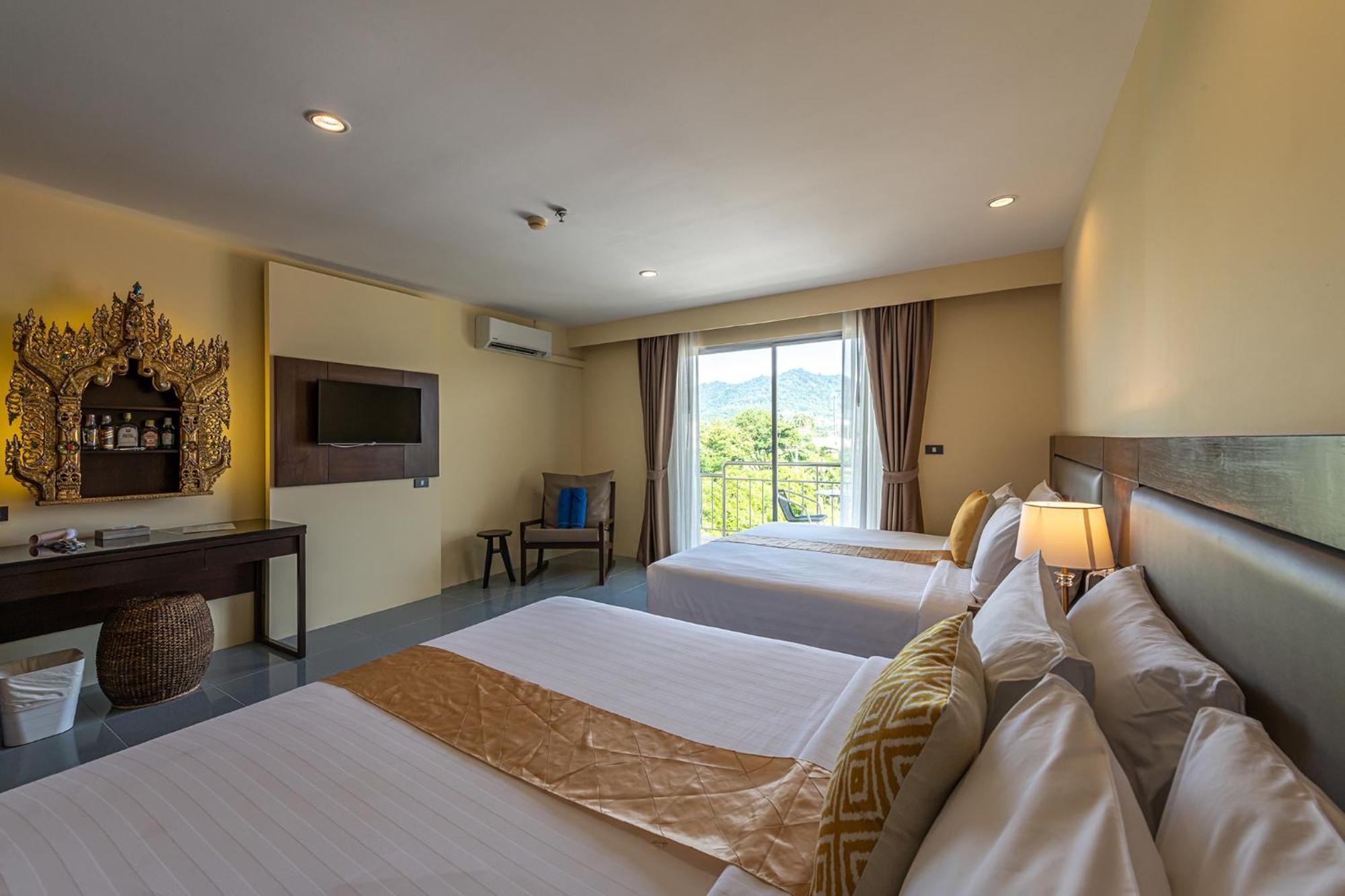 Blue Beach Grand Resort And Spa In Chalong Phuket By Dayuu Ban Saiyuan Eksteriør billede