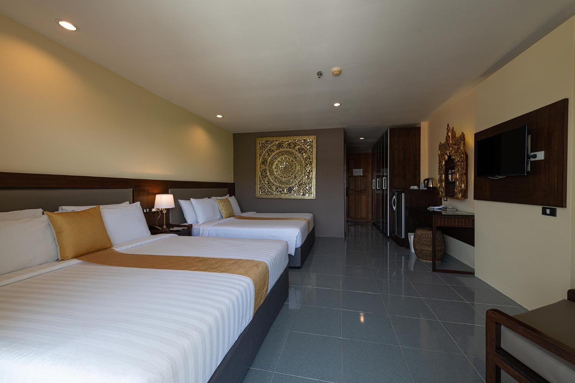 Blue Beach Grand Resort And Spa In Chalong Phuket By Dayuu Ban Saiyuan Eksteriør billede