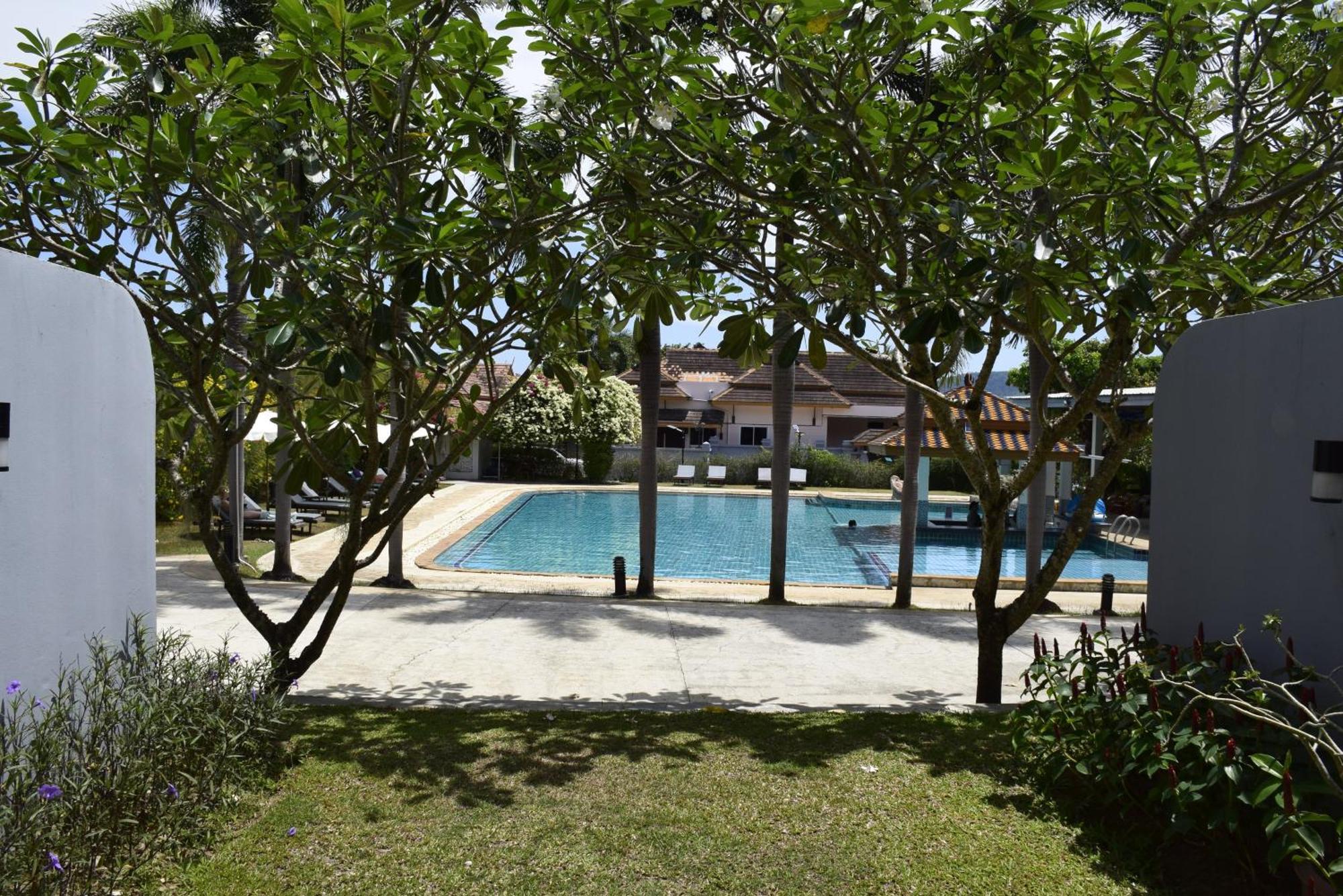 Blue Beach Grand Resort And Spa In Chalong Phuket By Dayuu Ban Saiyuan Eksteriør billede
