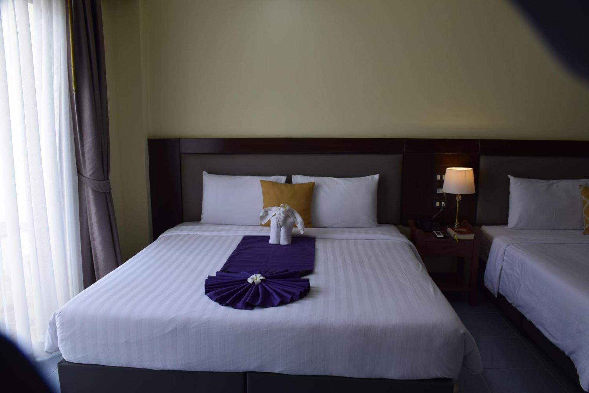 Blue Beach Grand Resort And Spa In Chalong Phuket By Dayuu Ban Saiyuan Eksteriør billede