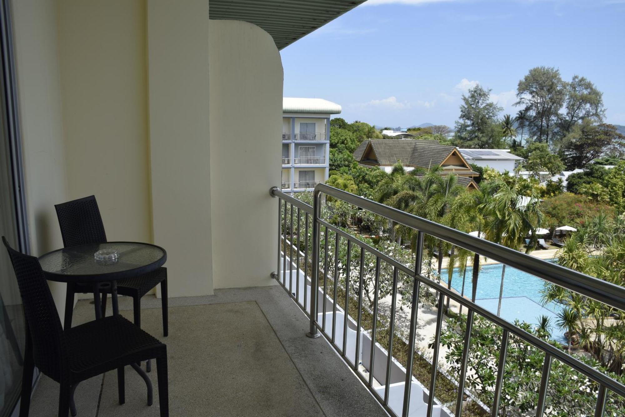 Blue Beach Grand Resort And Spa In Chalong Phuket By Dayuu Ban Saiyuan Eksteriør billede