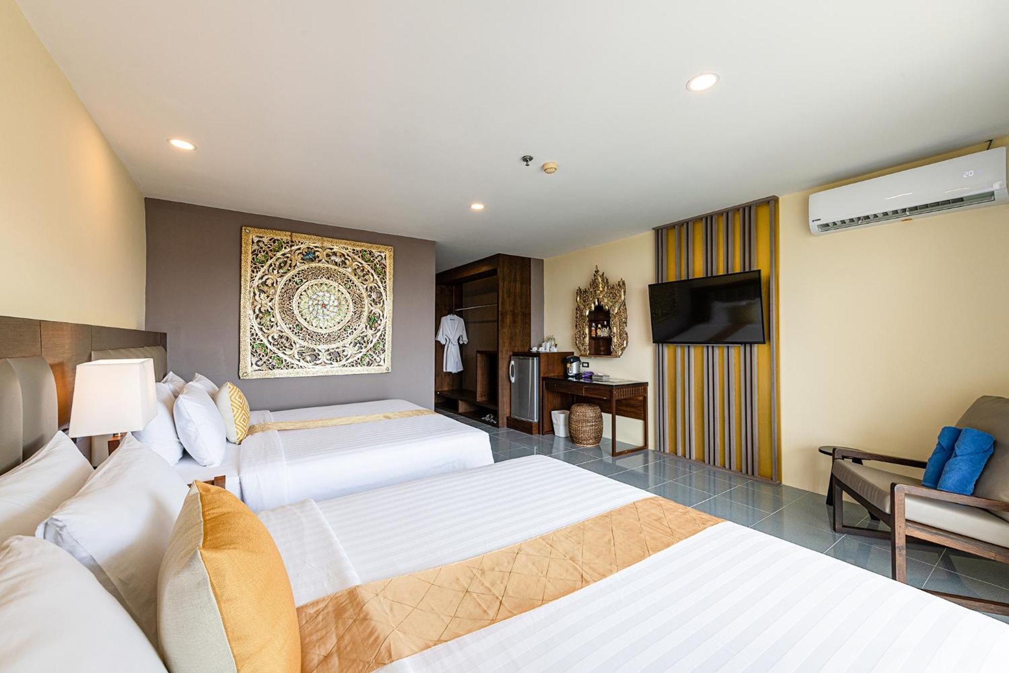 Blue Beach Grand Resort And Spa In Chalong Phuket By Dayuu Ban Saiyuan Eksteriør billede